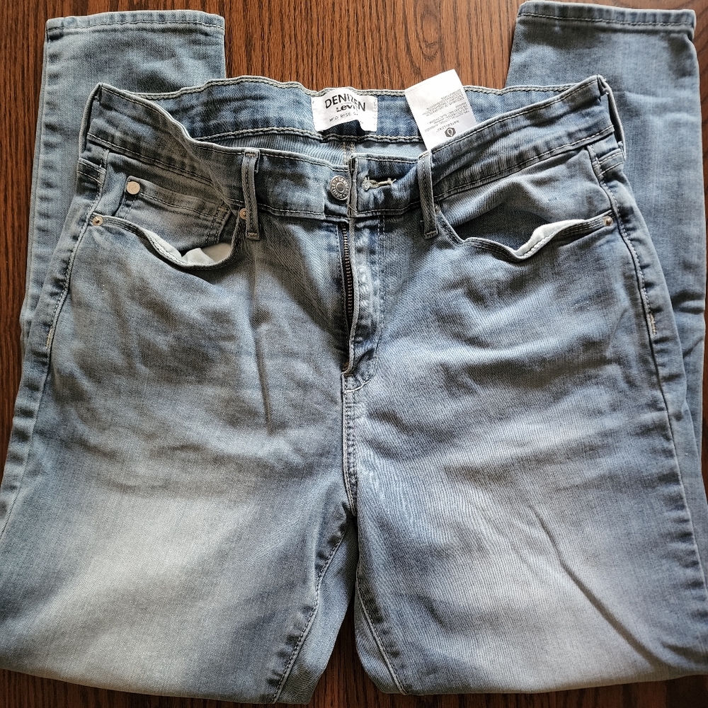 (2) Denizen Skinny Jeans